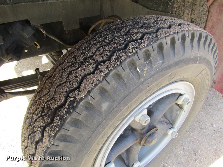 image for item DD8731 1983 Ford F600 tank truck