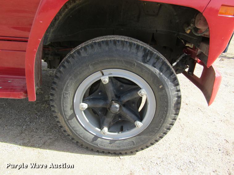 image for item DD8731 1983 Ford F600 tank truck