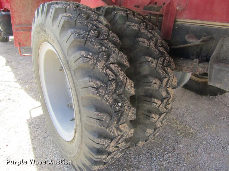 image for item DD8731 1983 Ford F600 tank truck