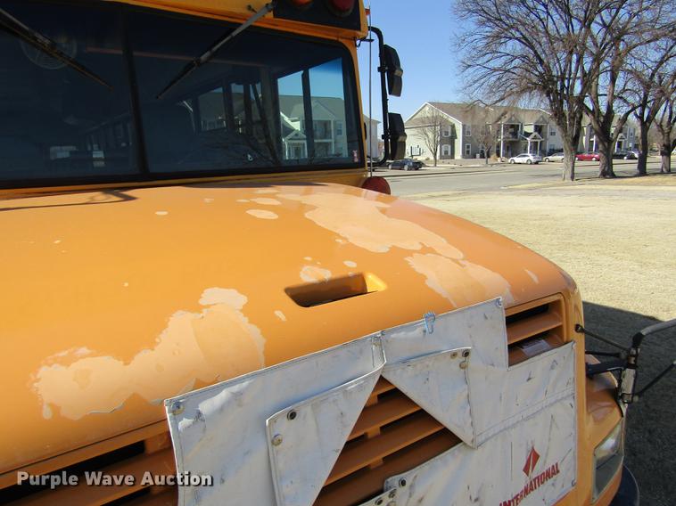 image for item DD8736 1997 International 3800 Thomas school bus