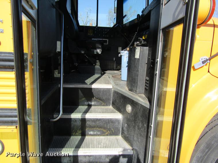 image for item DD8736 1997 International 3800 Thomas school bus