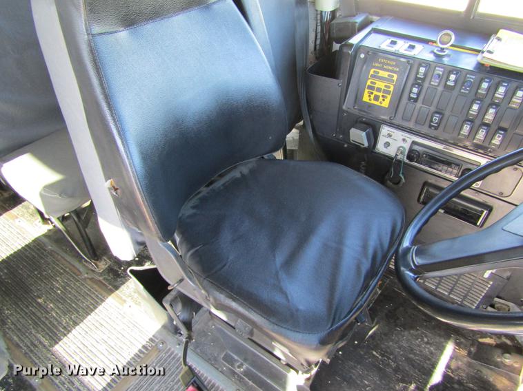 image for item DD8736 1997 International 3800 Thomas school bus