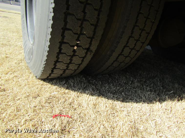 image for item DD8736 1997 International 3800 Thomas school bus