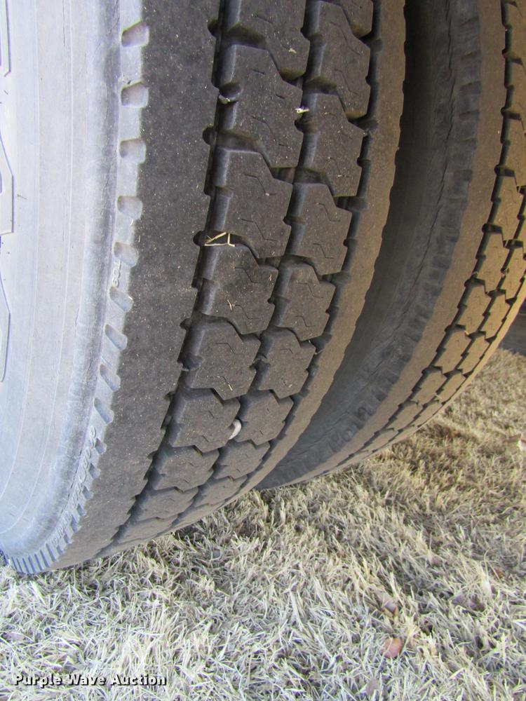 image for item DD8736 1997 International 3800 Thomas school bus