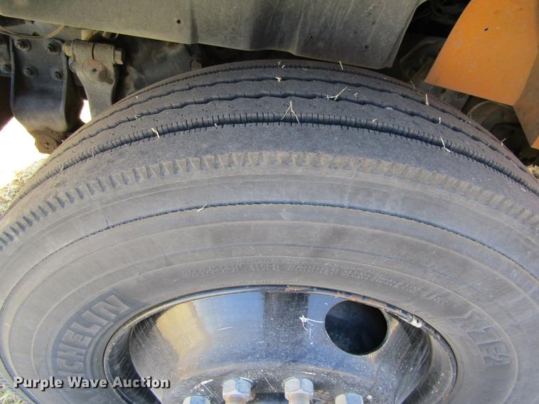 image for item DD8736 1997 International 3800 Thomas school bus