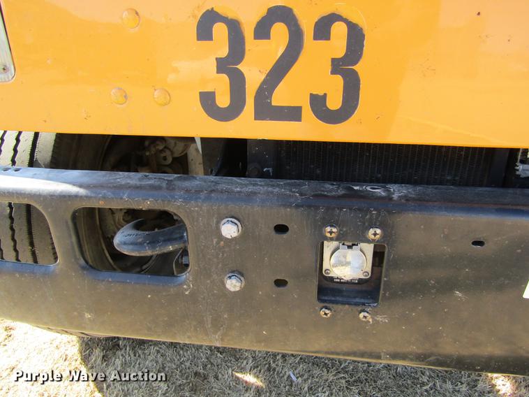 image for item DD8736 1997 International 3800 Thomas school bus