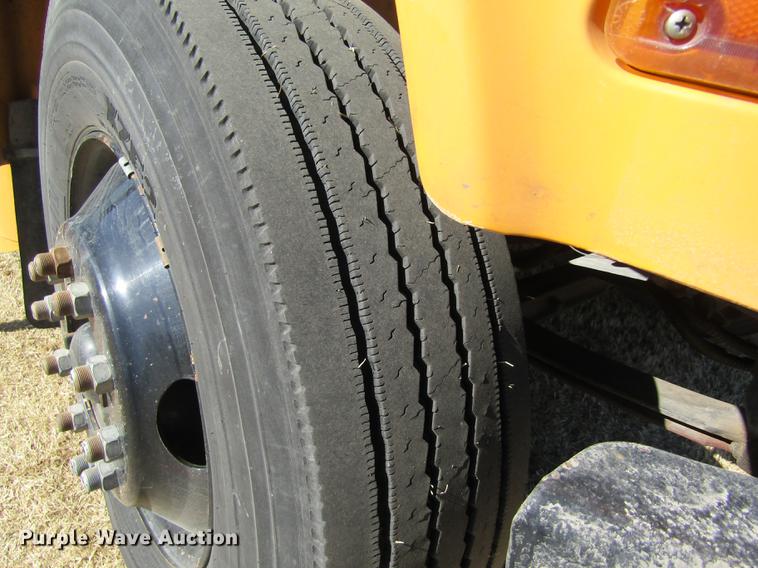 image for item DD8736 1997 International 3800 Thomas school bus