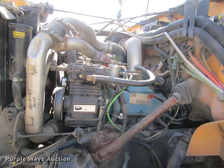 image for item DD8736 1997 International 3800 Thomas school bus