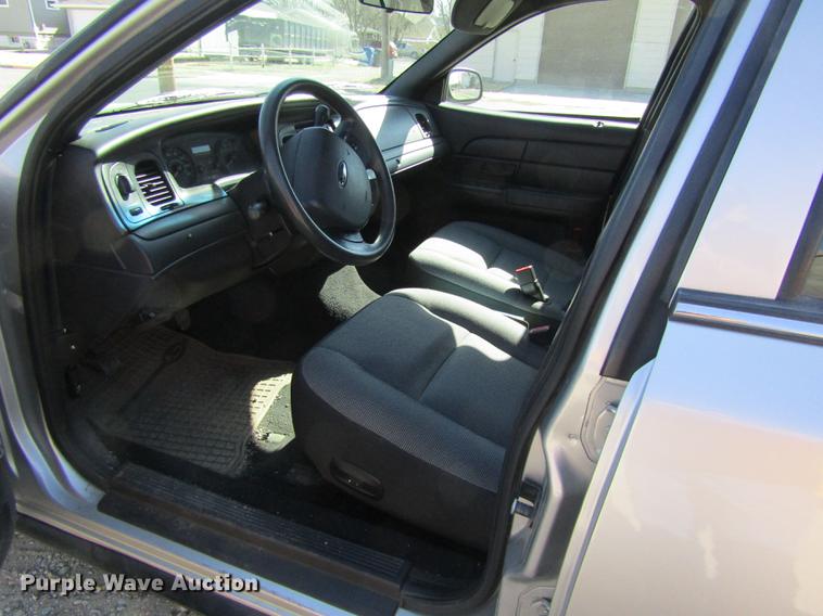 image for item DD8738 2008 Ford Crown Victoria Police Interceptor