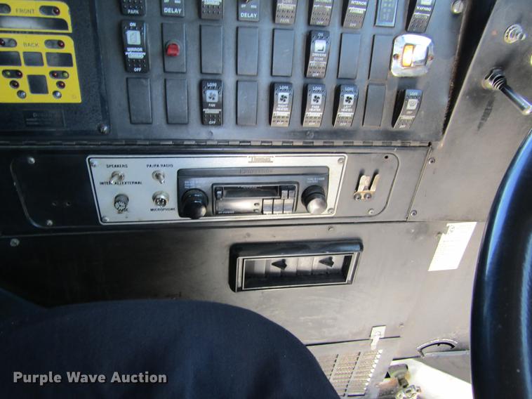image for item DD8739 1997 International 3800 school bus