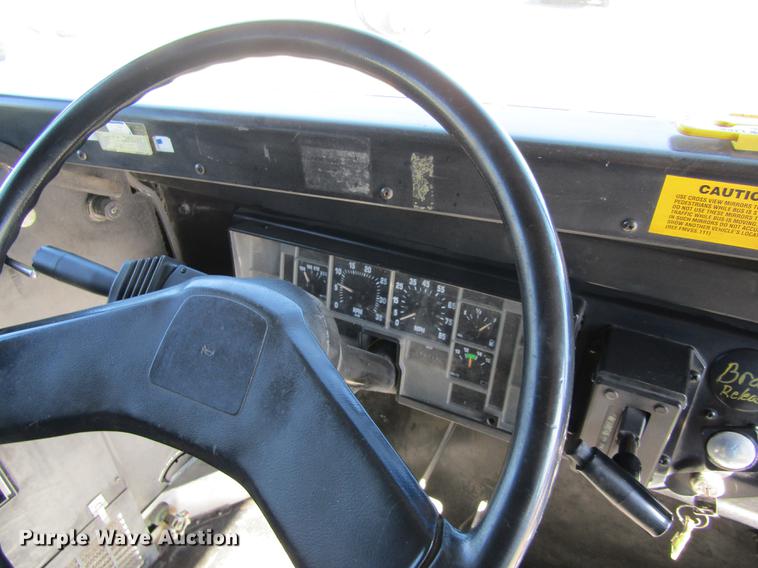 image for item DD8739 1997 International 3800 school bus