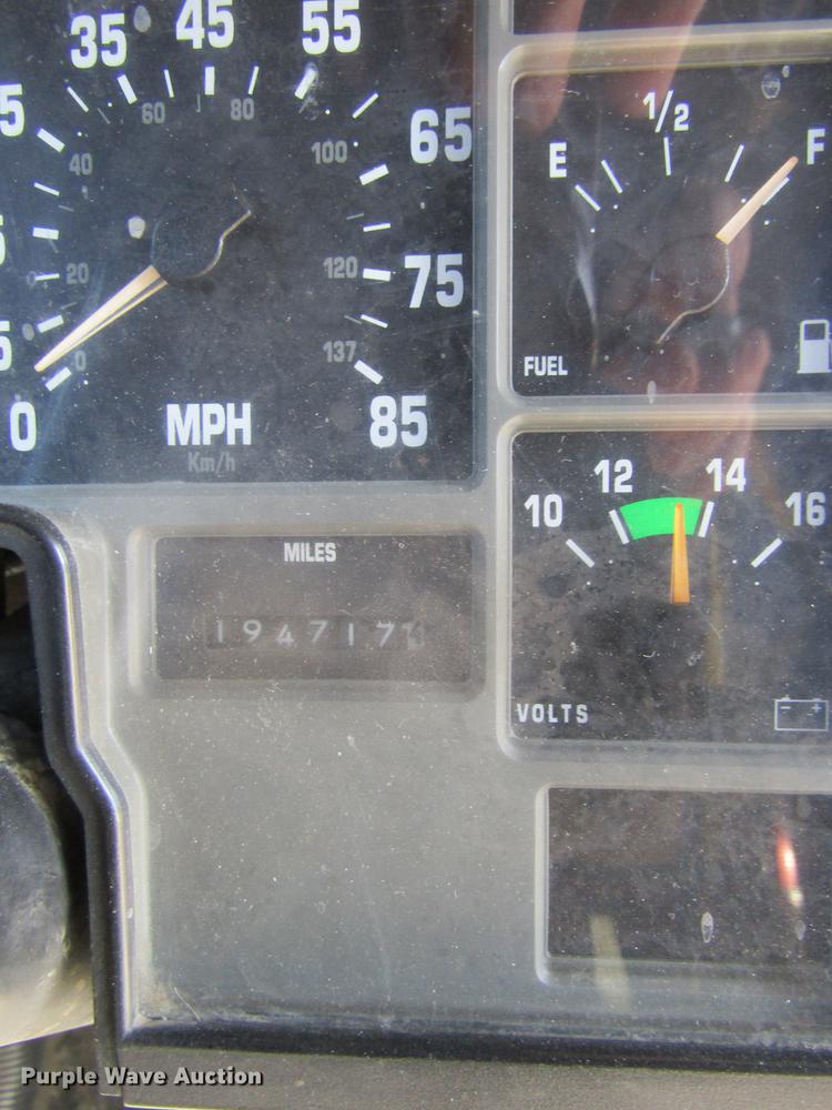 image for item DD8739 1997 International 3800 school bus