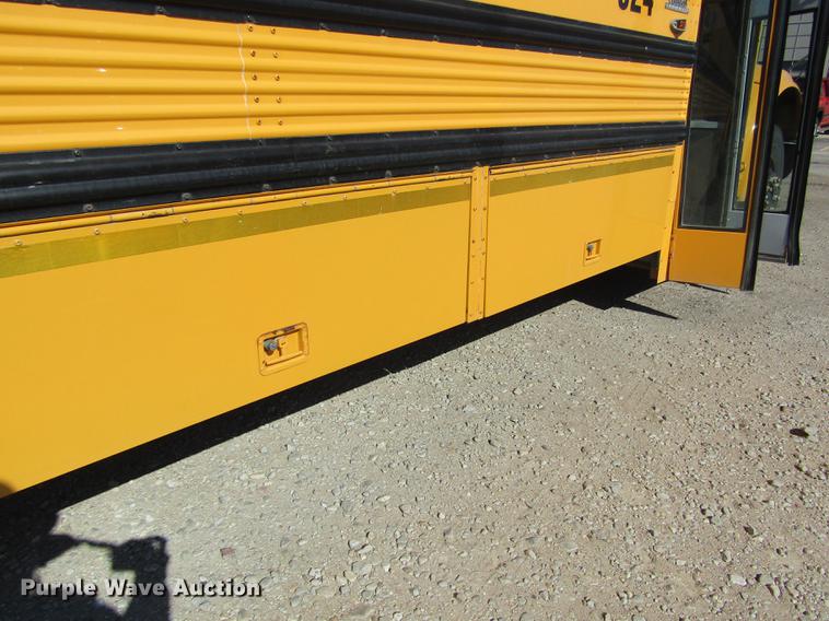 image for item DD8739 1997 International 3800 school bus