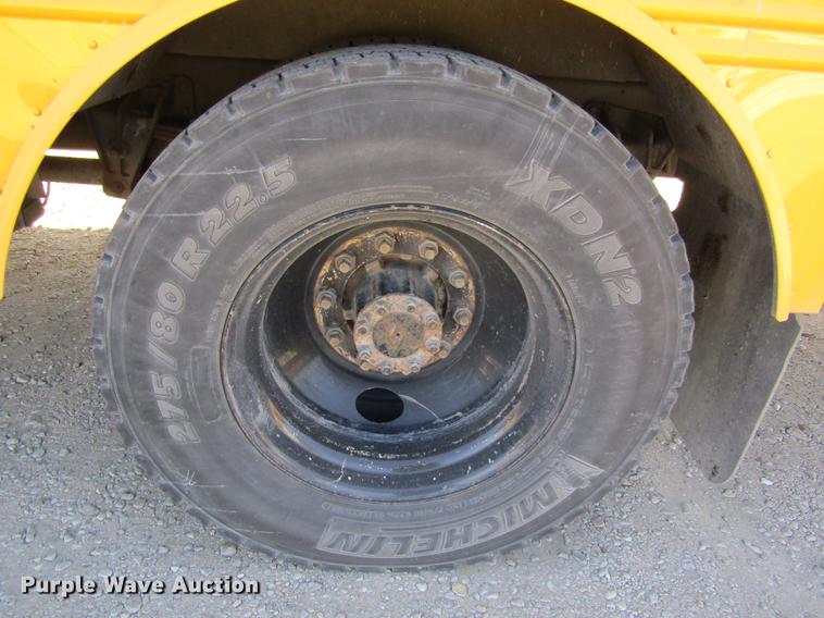 image for item DD8739 1997 International 3800 school bus