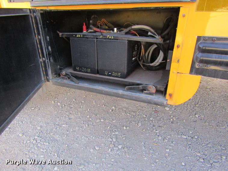 image for item DD8739 1997 International 3800 school bus