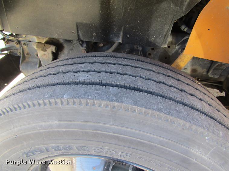 image for item DD8739 1997 International 3800 school bus