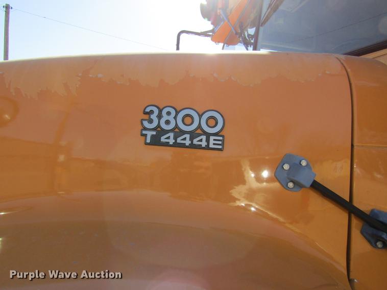 image for item DD8739 1997 International 3800 school bus