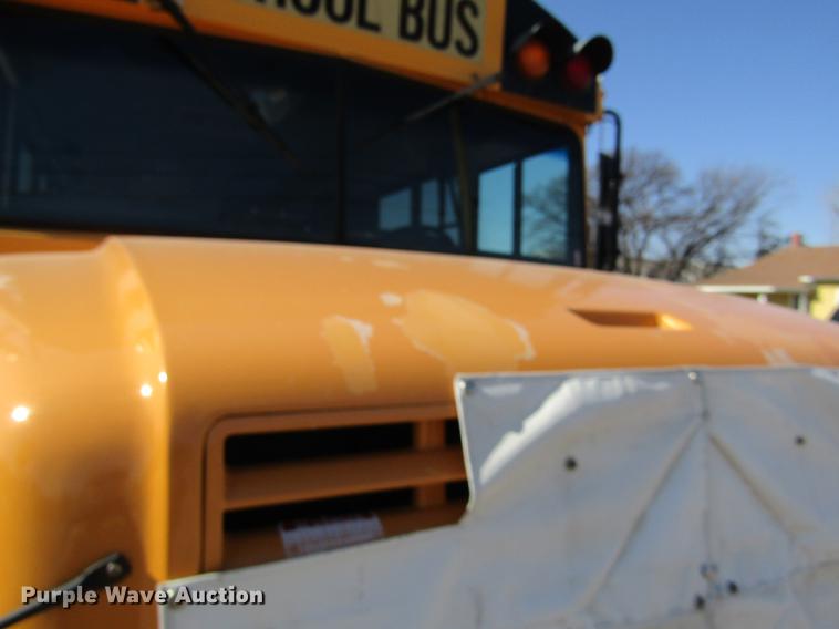 image for item DD8739 1997 International 3800 school bus