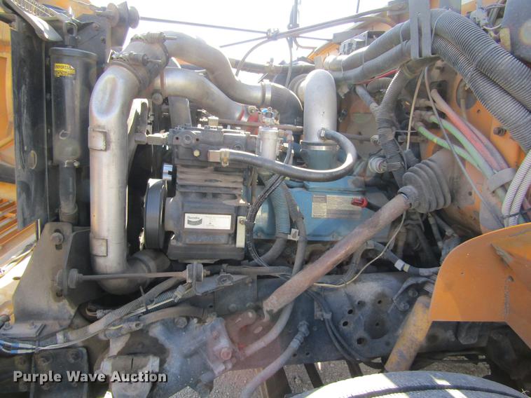 image for item DD8739 1997 International 3800 school bus