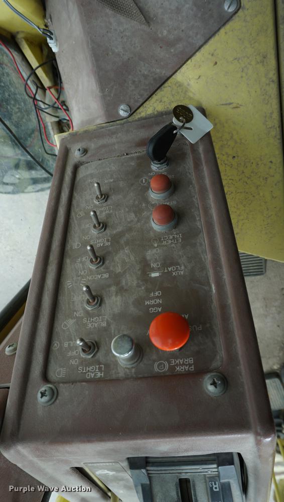 image for item DE3096 1993 Galion Dresser 850 motor grader