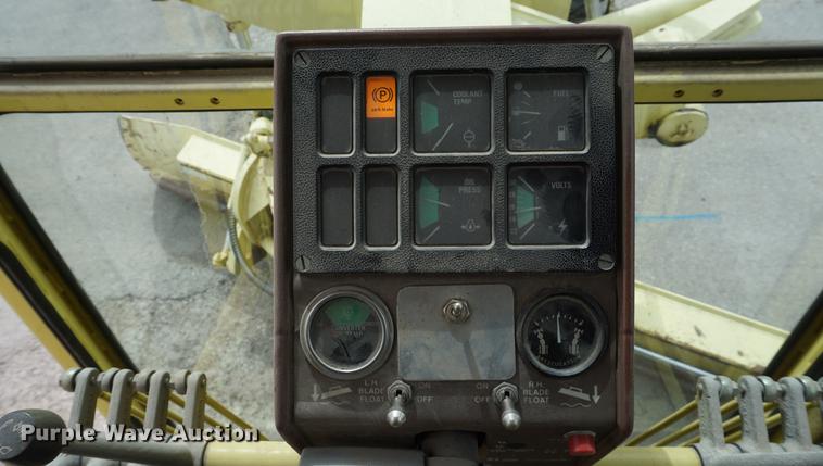 image for item DE3096 1993 Galion Dresser 850 motor grader