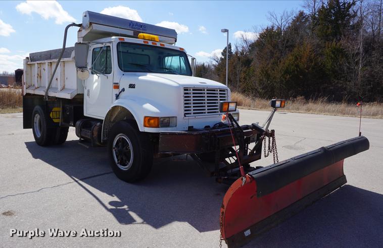 image for item DE3100 1997 International 4700 dump truck