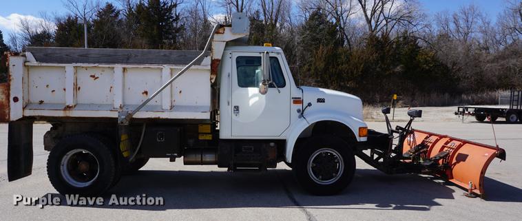 image for item DE3100 1997 International 4700 dump truck