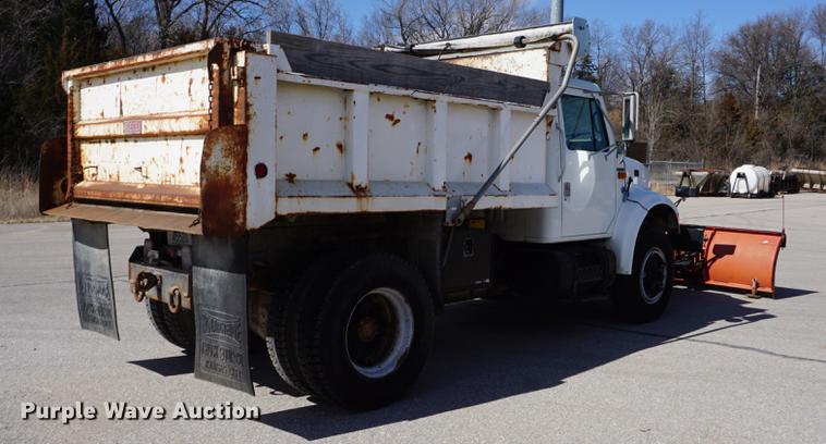 image for item DE3100 1997 International 4700 dump truck