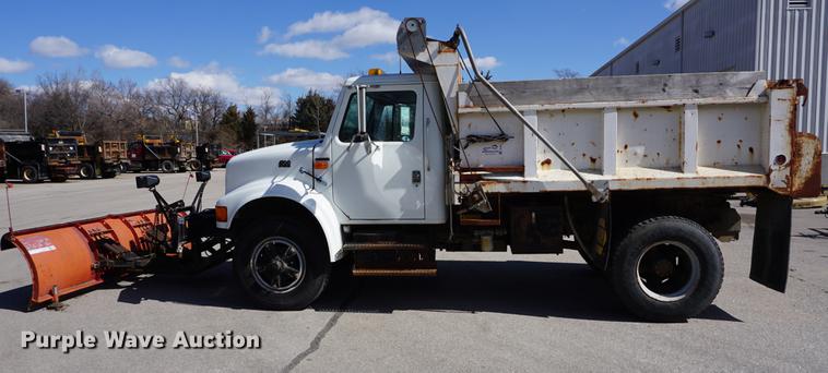 image for item DE3100 1997 International 4700 dump truck
