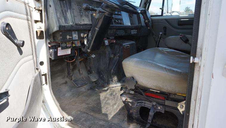 image for item DE3100 1997 International 4700 dump truck