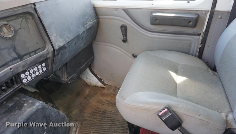 image for item DE3100 1997 International 4700 dump truck