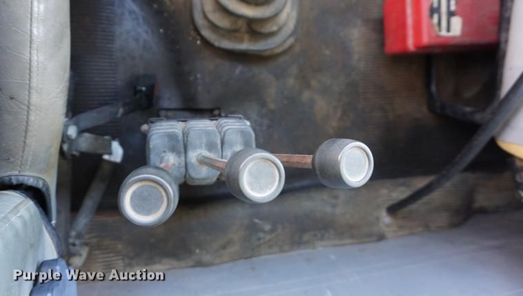 image for item DE3100 1997 International 4700 dump truck