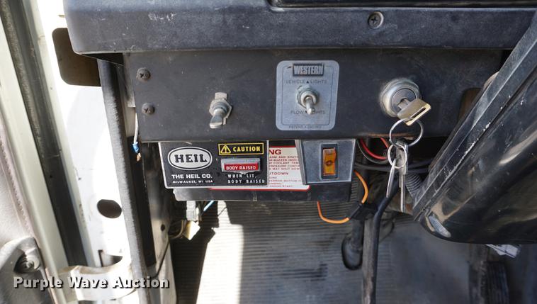 image for item DE3100 1997 International 4700 dump truck