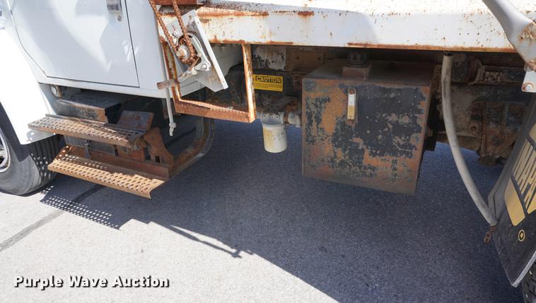 image for item DE3100 1997 International 4700 dump truck