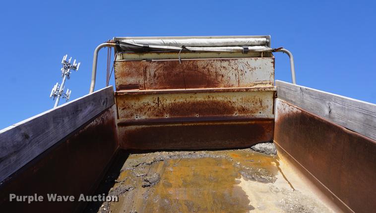 image for item DE3100 1997 International 4700 dump truck