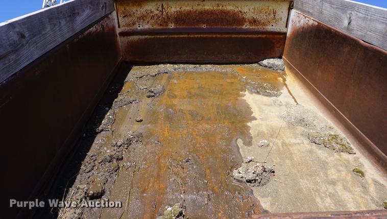 image for item DE3100 1997 International 4700 dump truck