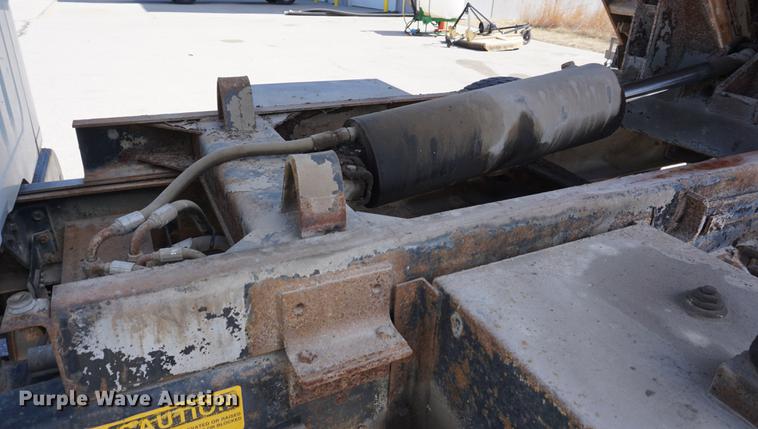 image for item DE3100 1997 International 4700 dump truck