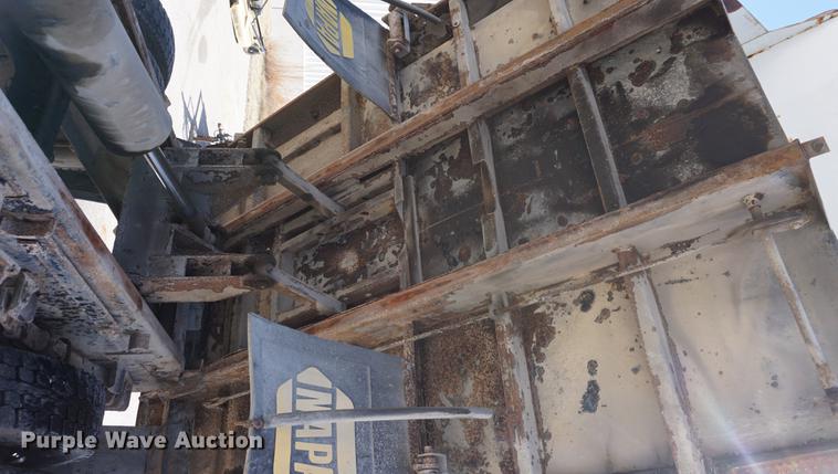 image for item DE3100 1997 International 4700 dump truck