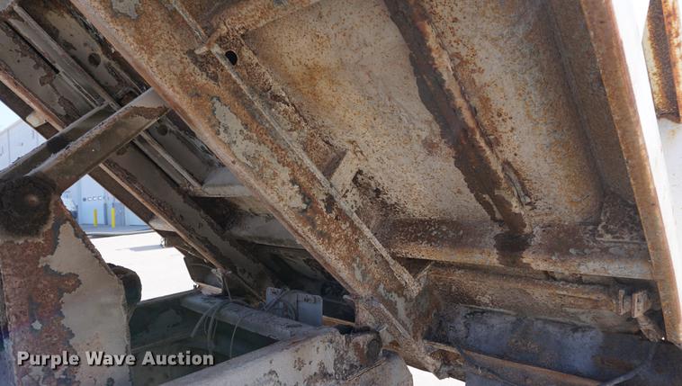 image for item DE3100 1997 International 4700 dump truck