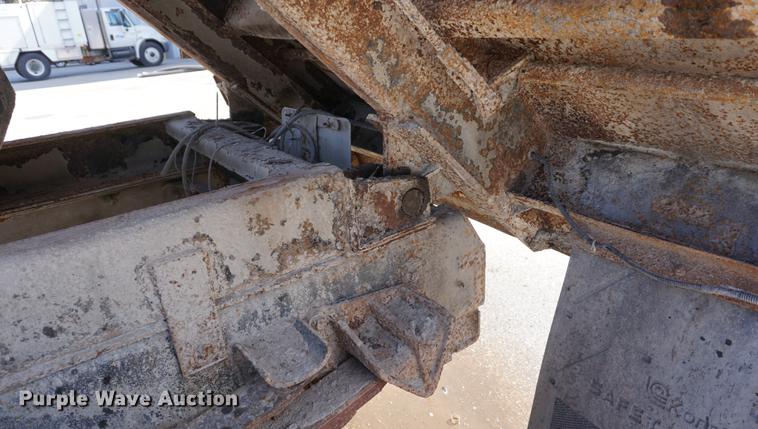 image for item DE3100 1997 International 4700 dump truck