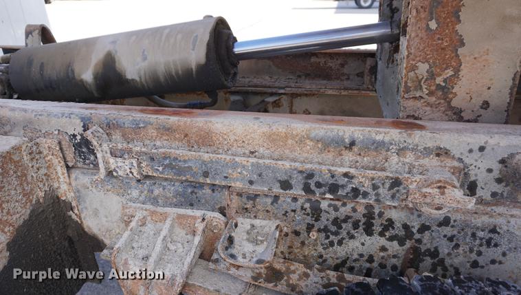 image for item DE3100 1997 International 4700 dump truck