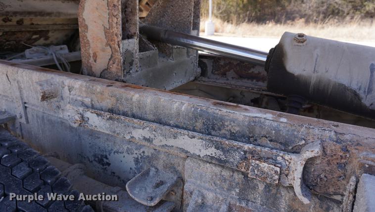 image for item DE3100 1997 International 4700 dump truck