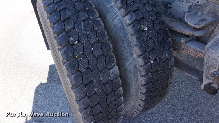 image for item DE3100 1997 International 4700 dump truck