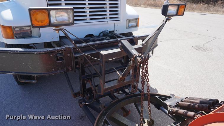 image for item DE3100 1997 International 4700 dump truck