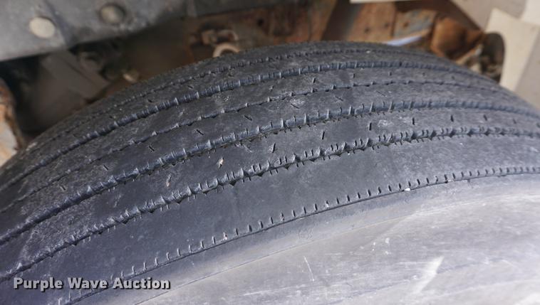 image for item DE3100 1997 International 4700 dump truck