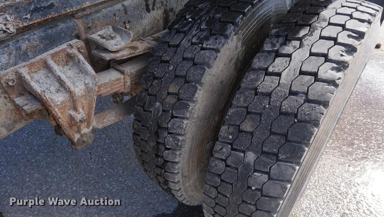 image for item DE3100 1997 International 4700 dump truck