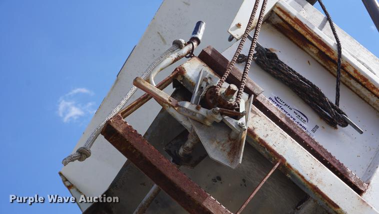 image for item DE3100 1997 International 4700 dump truck