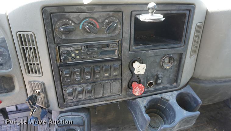 image for item DE3101 2008 International 7400 dump truck