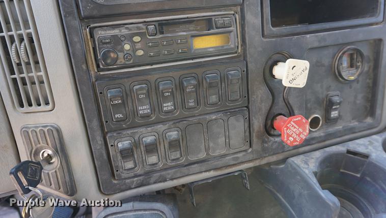 image for item DE3101 2008 International 7400 dump truck