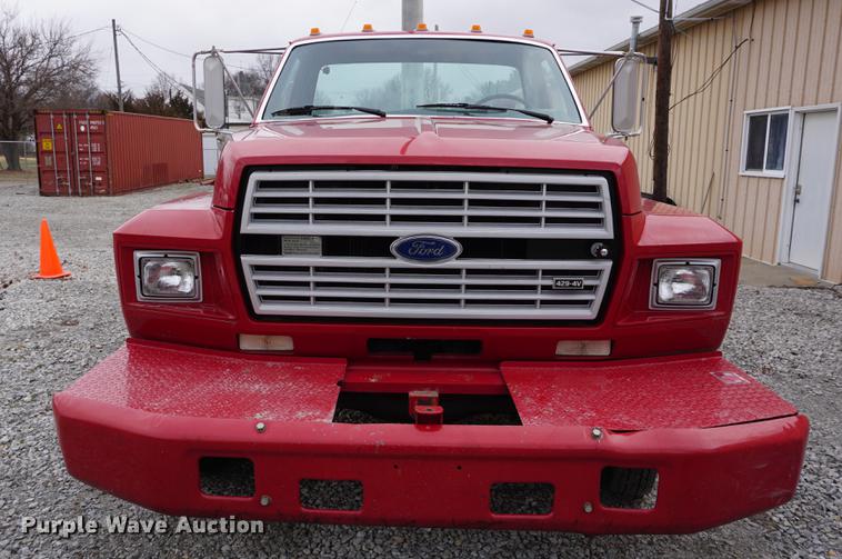 image for item DE3104 1990 Ford F700 water truck